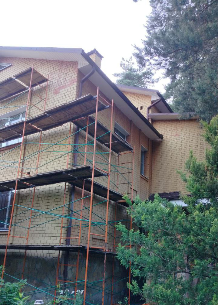 Покраска кирпичного дома под ключ