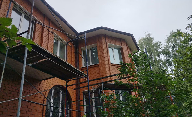 покраска кирпичного дома